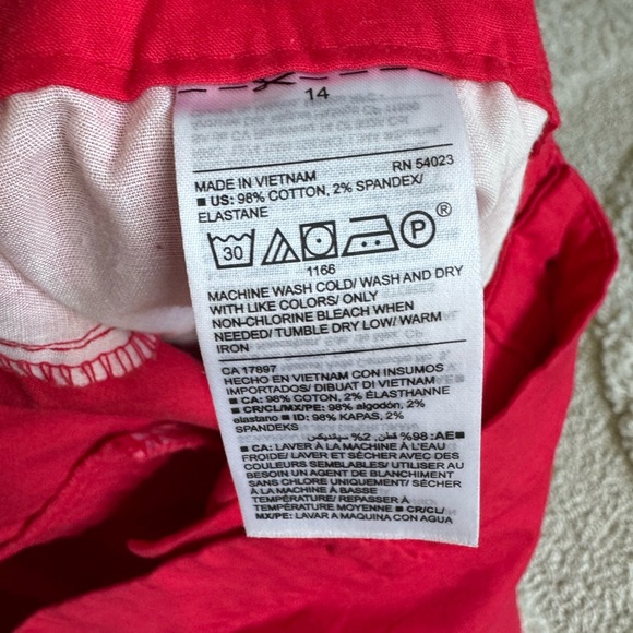 Old Navy Red Bermuda Everyday Mid Rise Shorts Size 14 - Picture 5 of 9